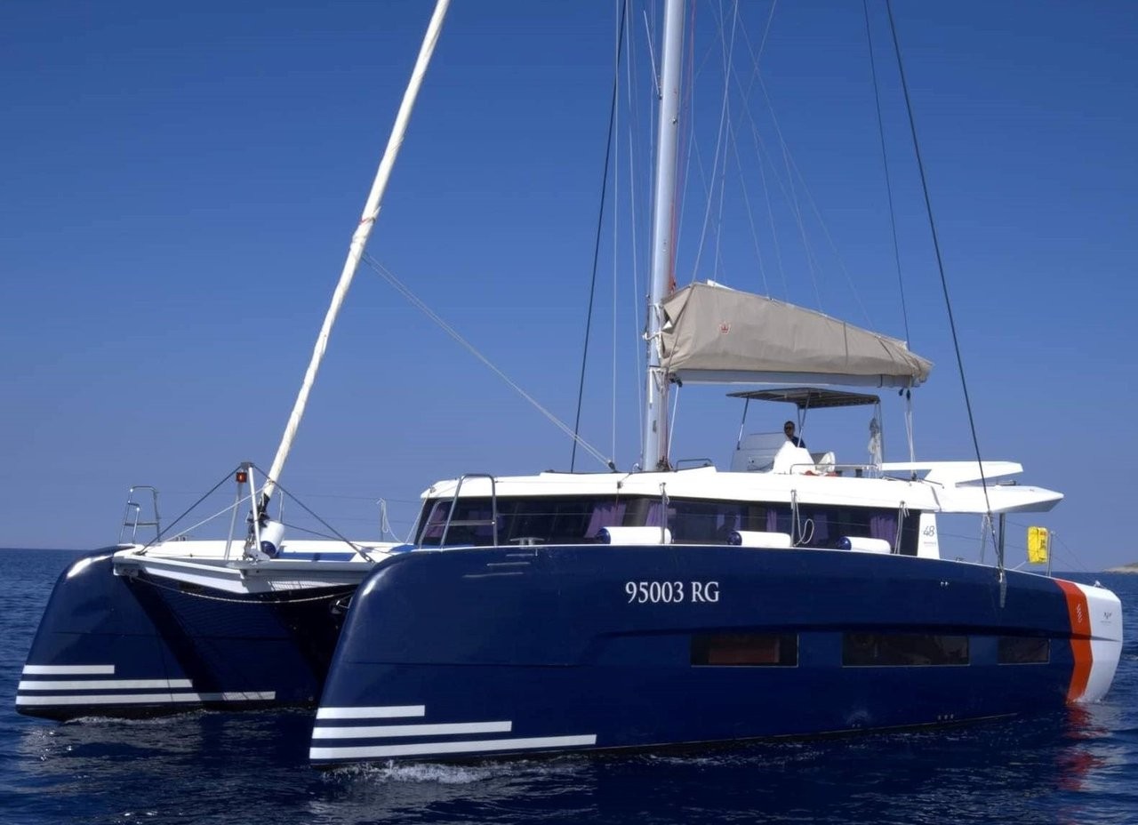 Dufour 48 Catamaran, Yam