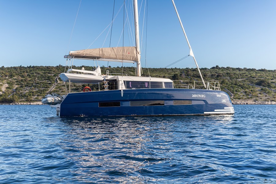 Dufour 48 Catamaran, Yam