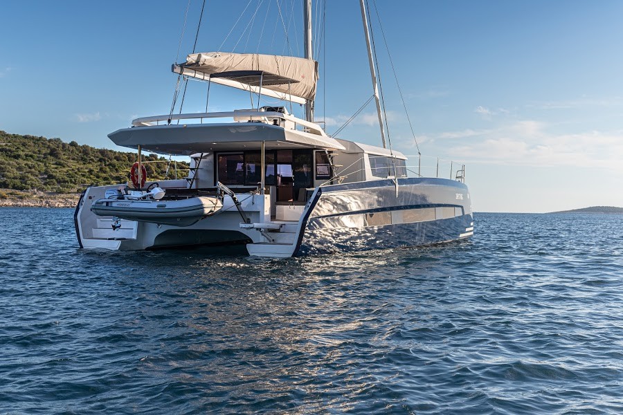 Dufour 48 Catamaran, Yam