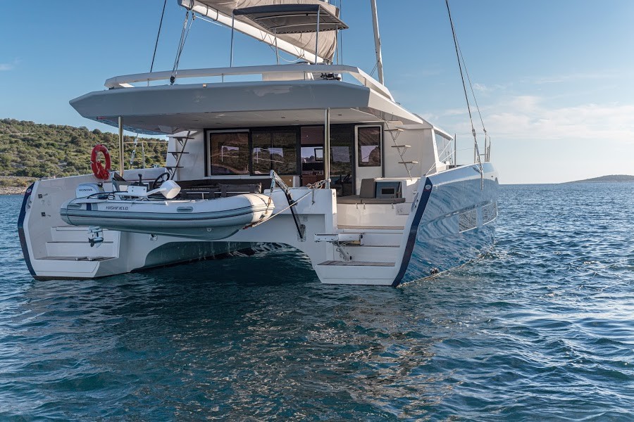 Dufour 48 Catamaran, Yam