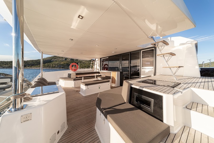 Dufour 48 Catamaran, Var