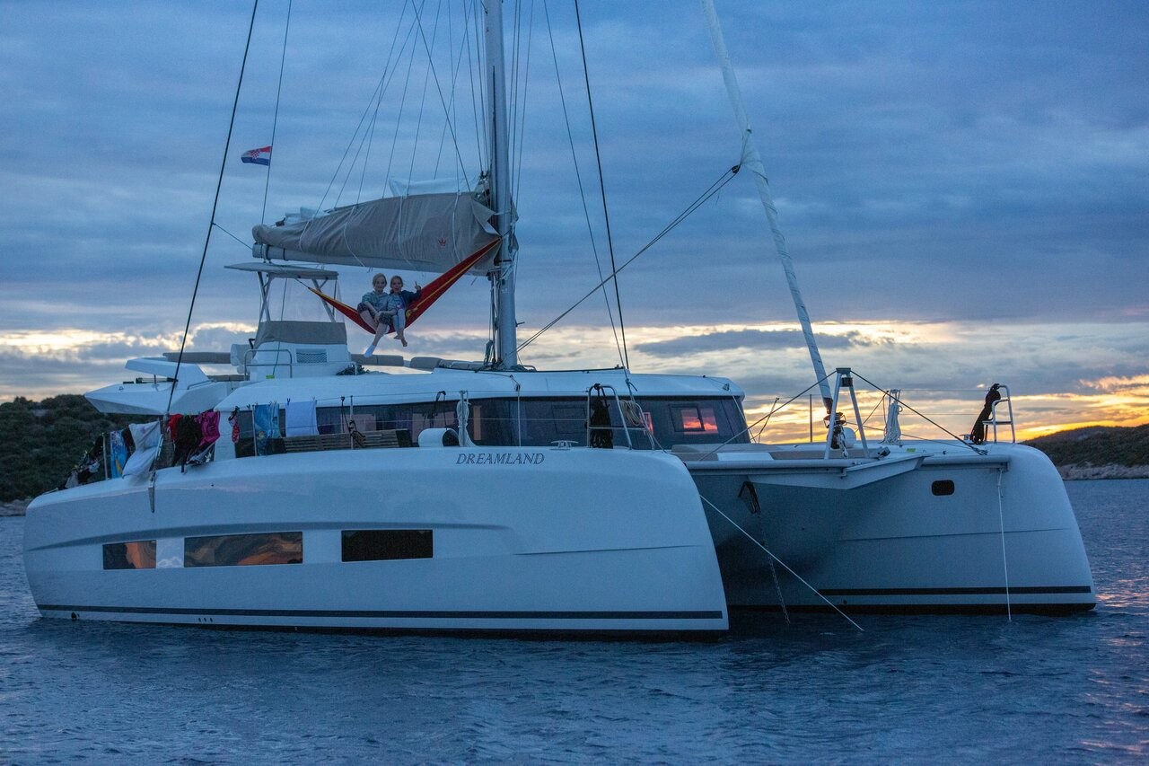 Dufour 48 Catamaran, Seaven