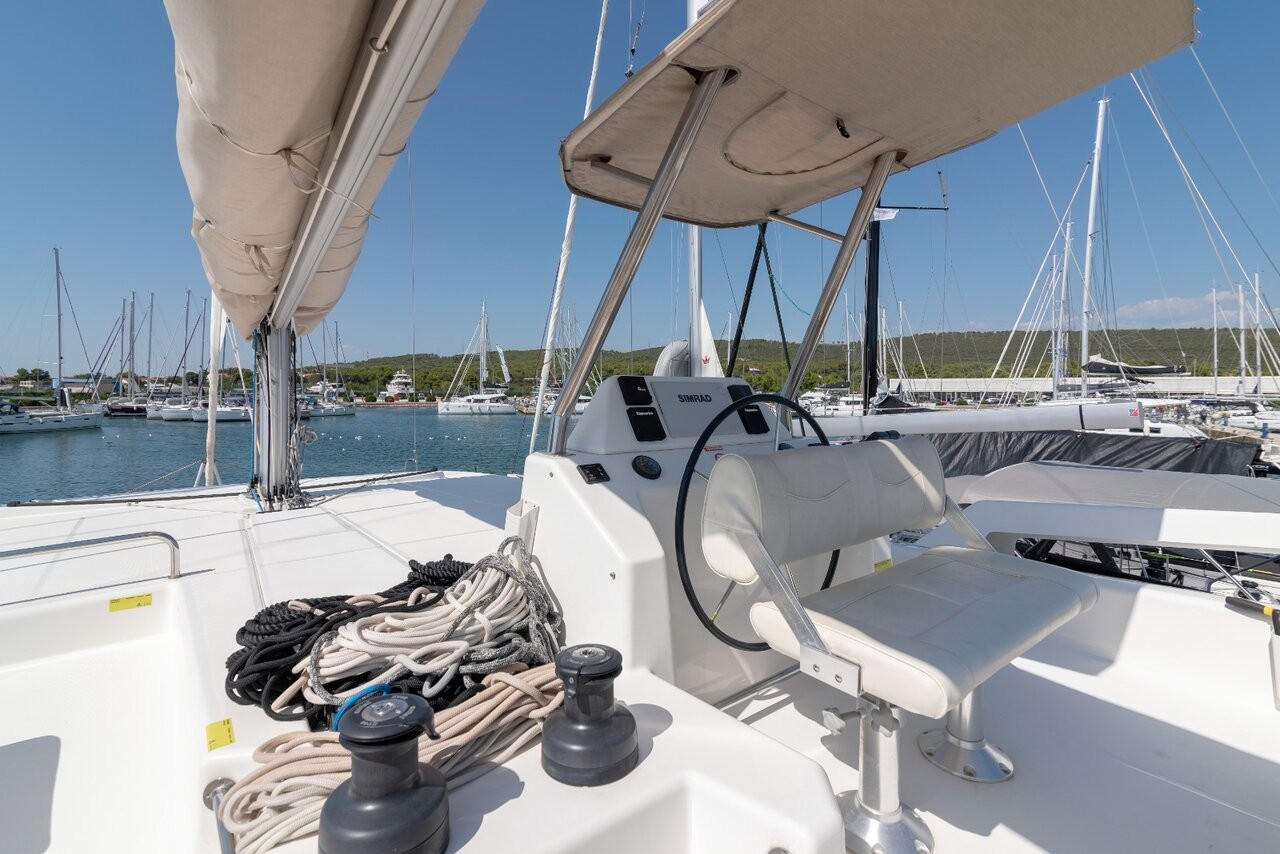 Dufour 48 Catamaran, Seaven