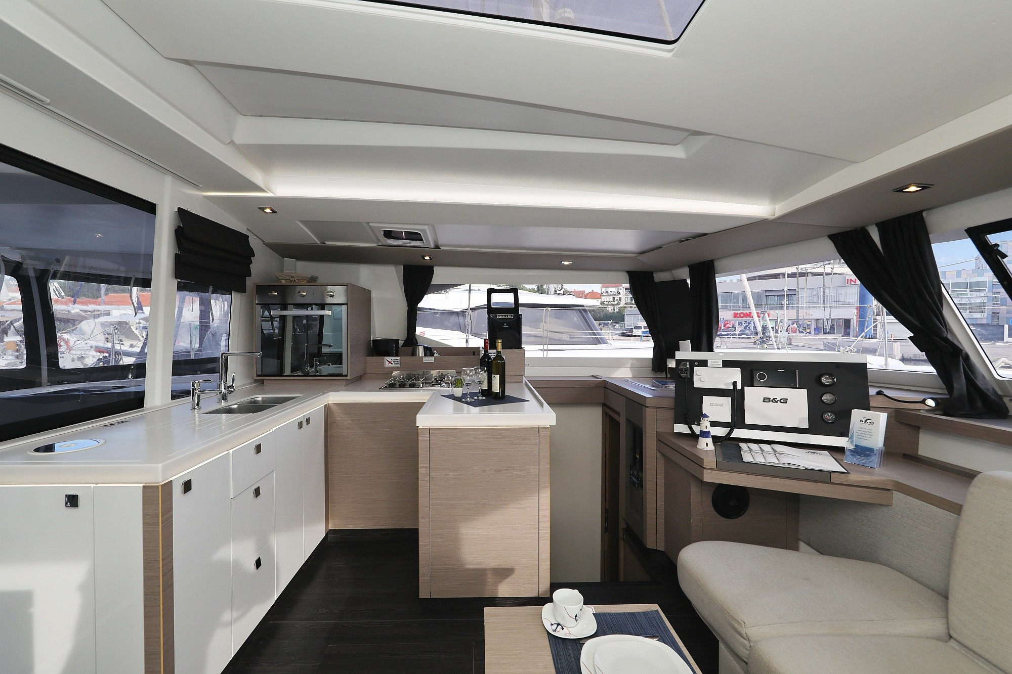 Fountaine Pajot Astrea 42, Discordia