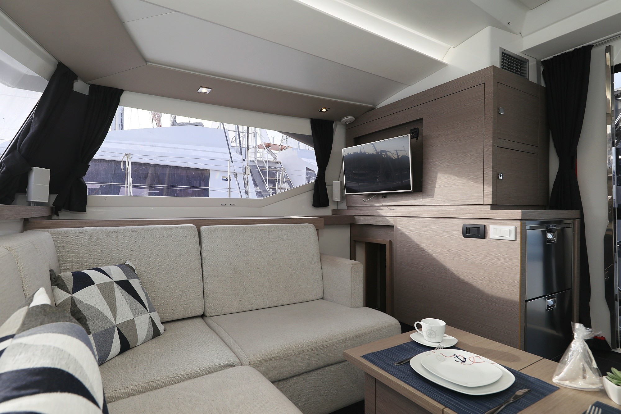 Fountaine Pajot Astrea 42, Discordia