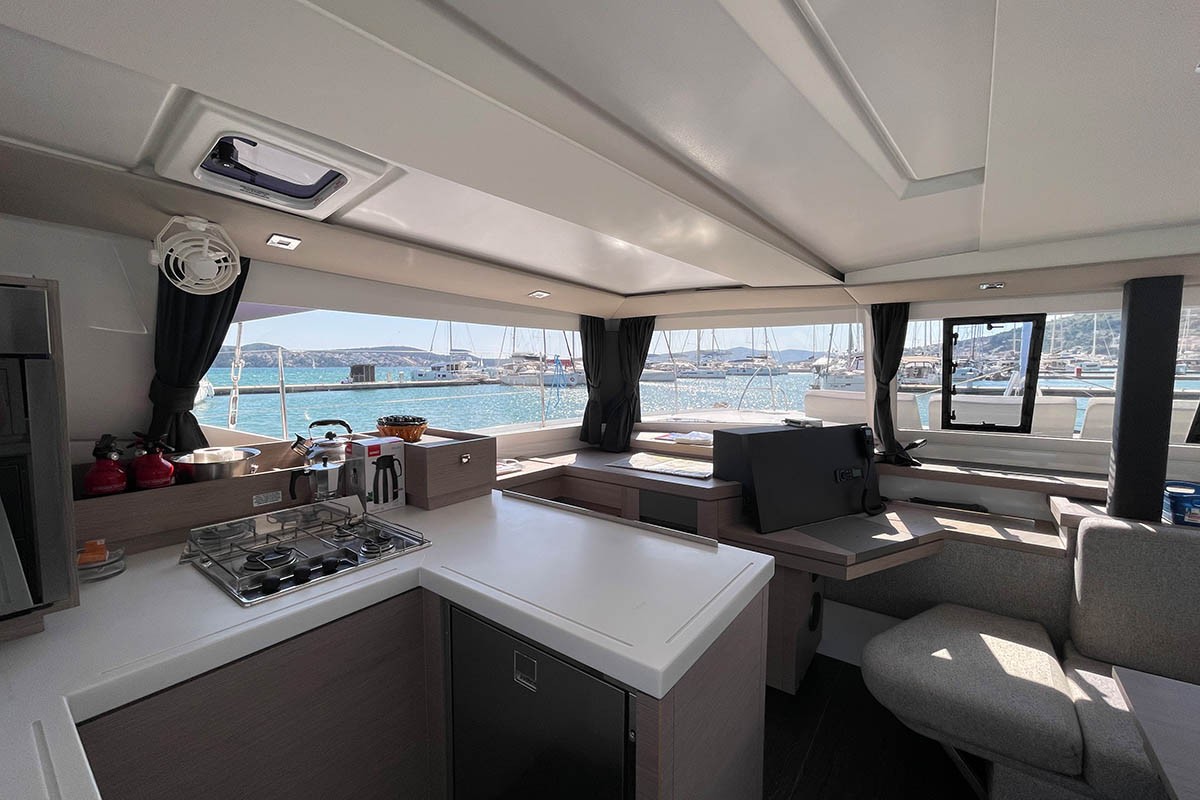 Fountaine Pajot Astrea 42, Barramundi III