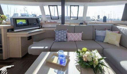 Fountaine Pajot Astrea 42, Arisa