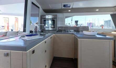 Fountaine Pajot Astrea 42, Arisa