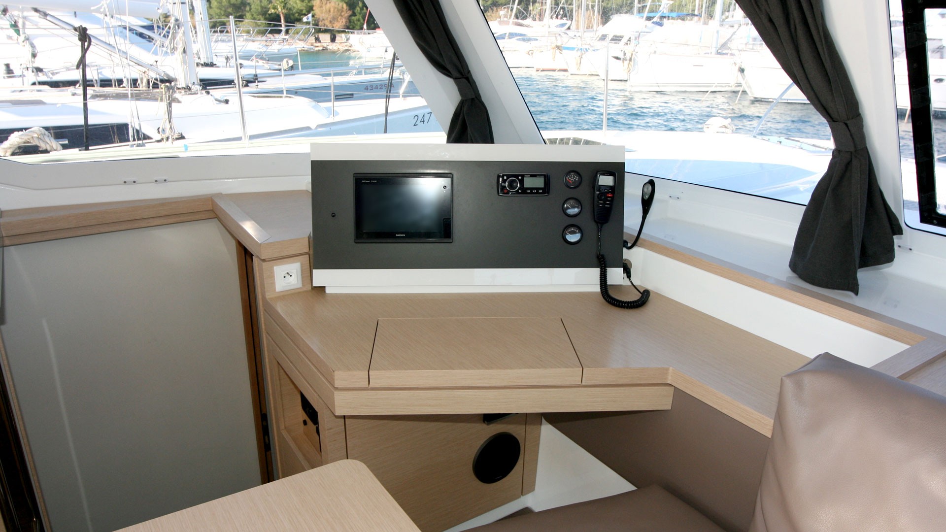 Fountaine Pajot Lucia 40, Leon